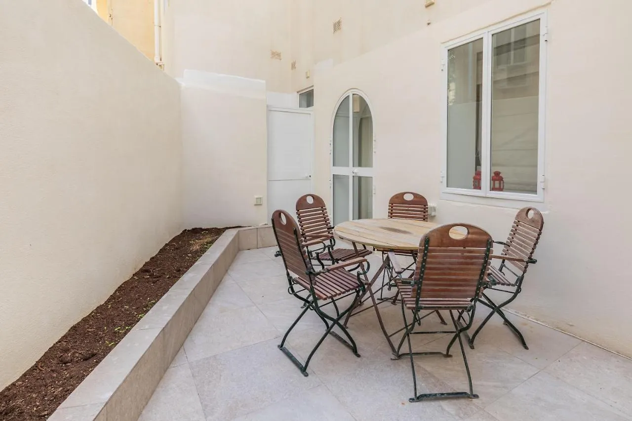 Unique Four Bedroom Townhouse One Minute Away From The Seafront Sliema Holiday home